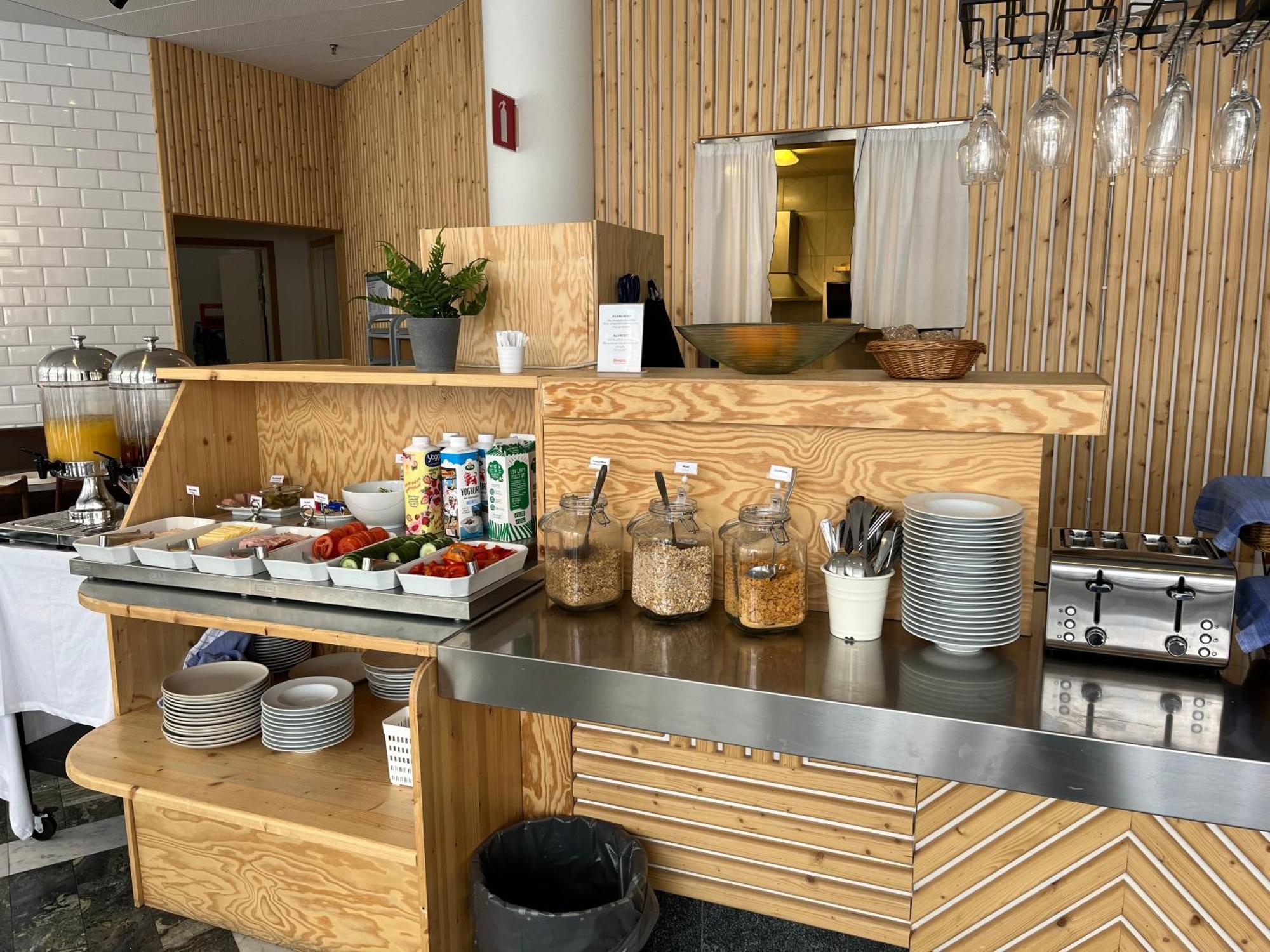 2Home Hotel Apartments Солна Экстерьер фото