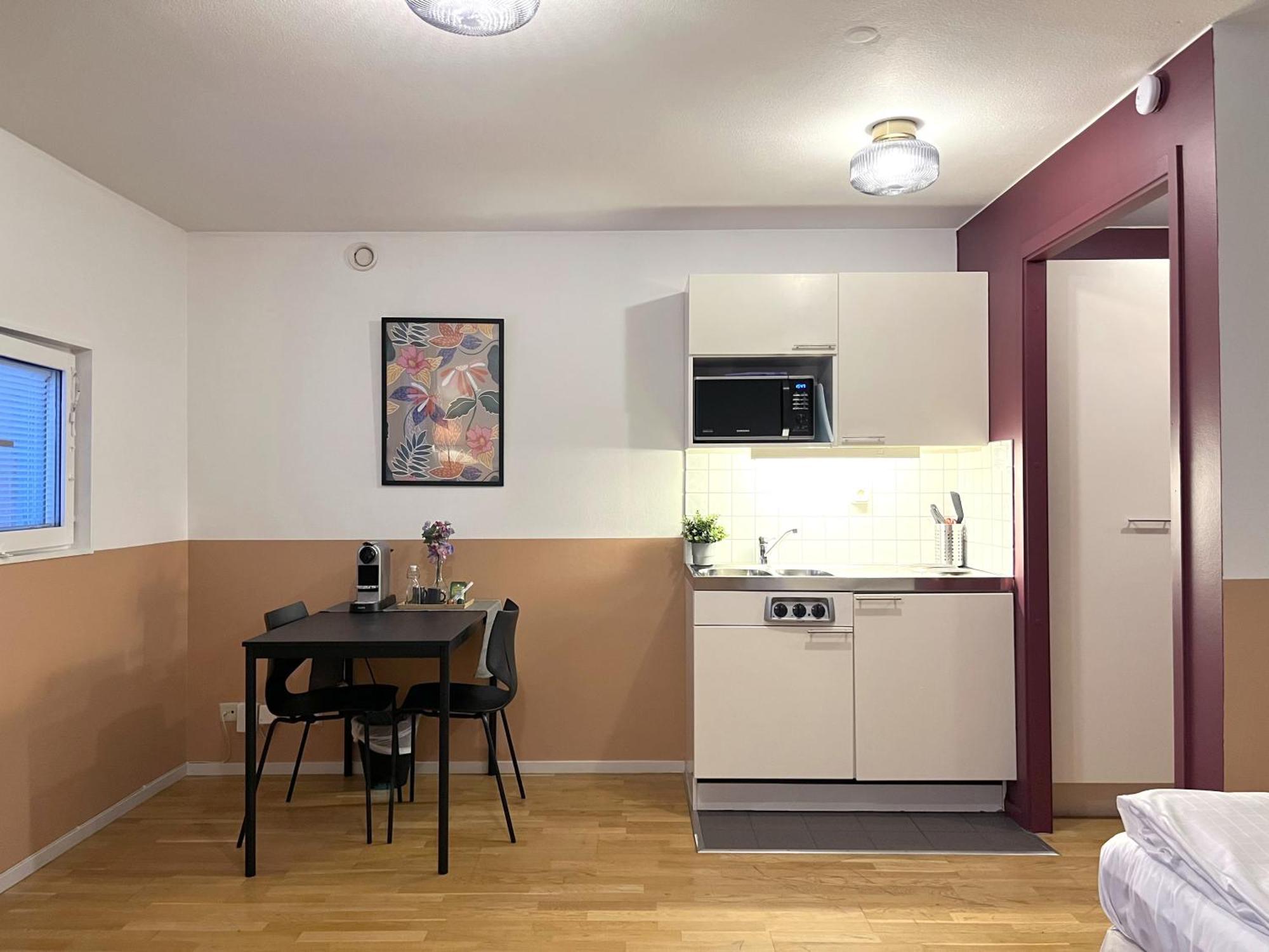 2Home Hotel Apartments Солна Экстерьер фото